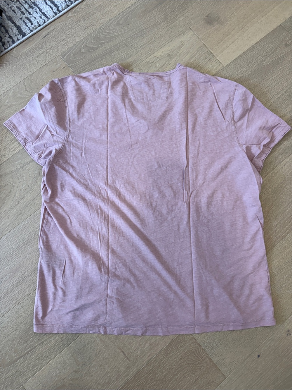 John Varvatos Men's Short Sleeve V-Neck Tee - Light Mauve - Picture 4 of 4